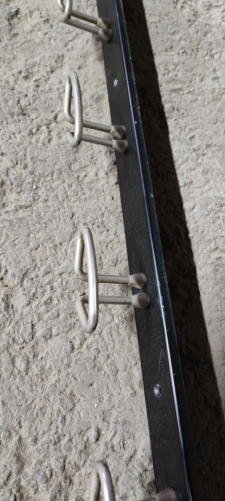 School wall coat holder with six metal legs GES