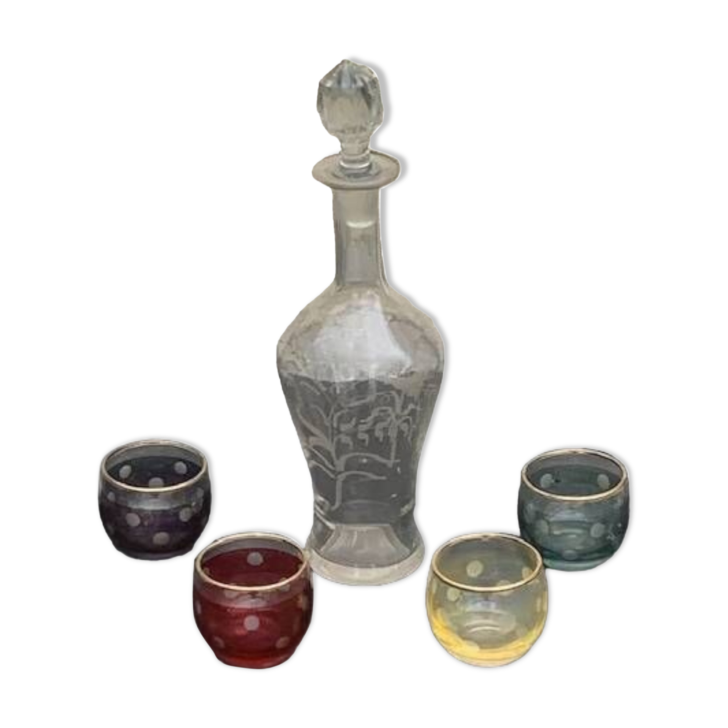 Liqueur carafe, or aperitif, carved with floral decoration in transparent glass and 4 polka dot glasses