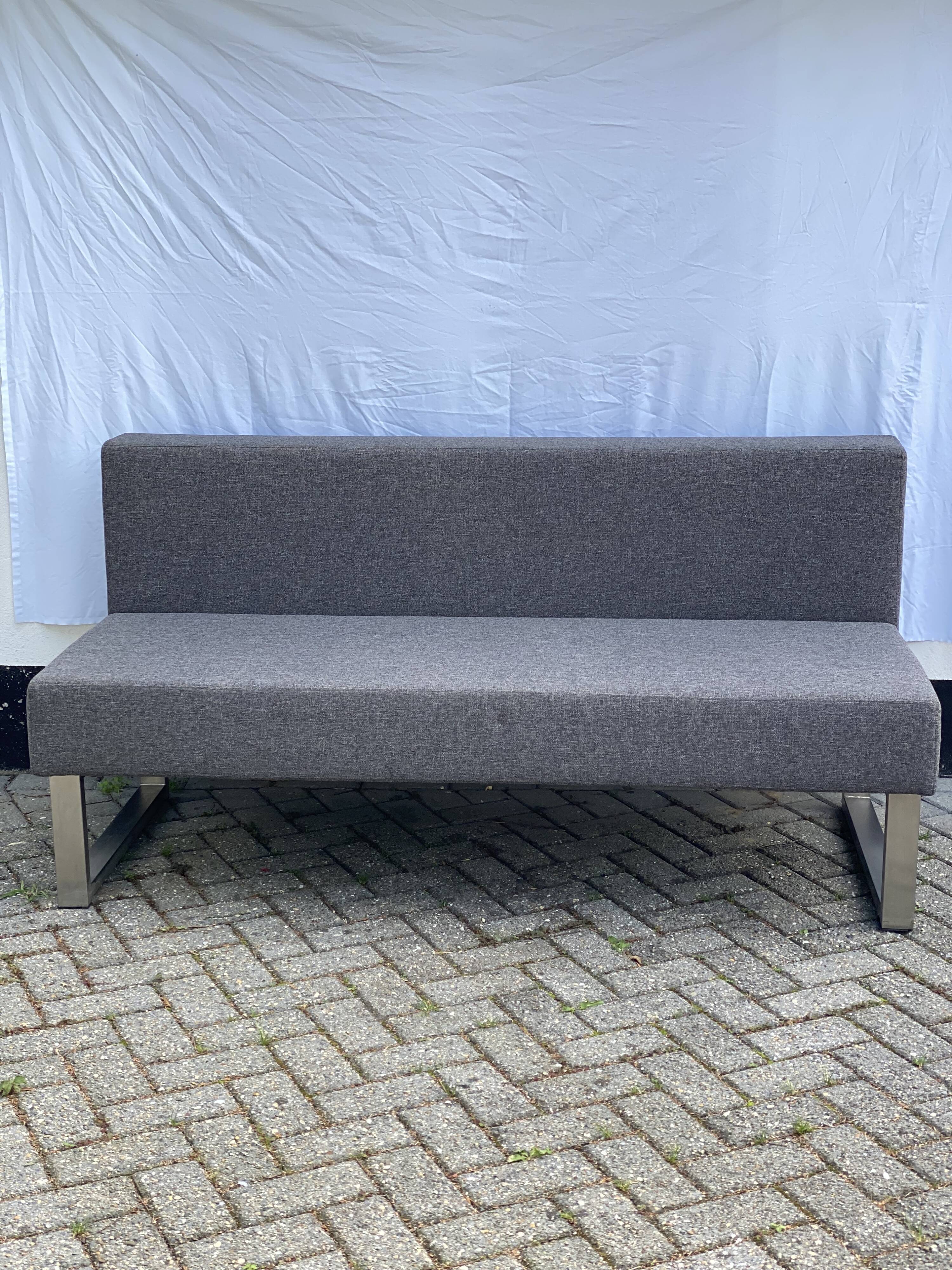 Contemporary 3-seat bench