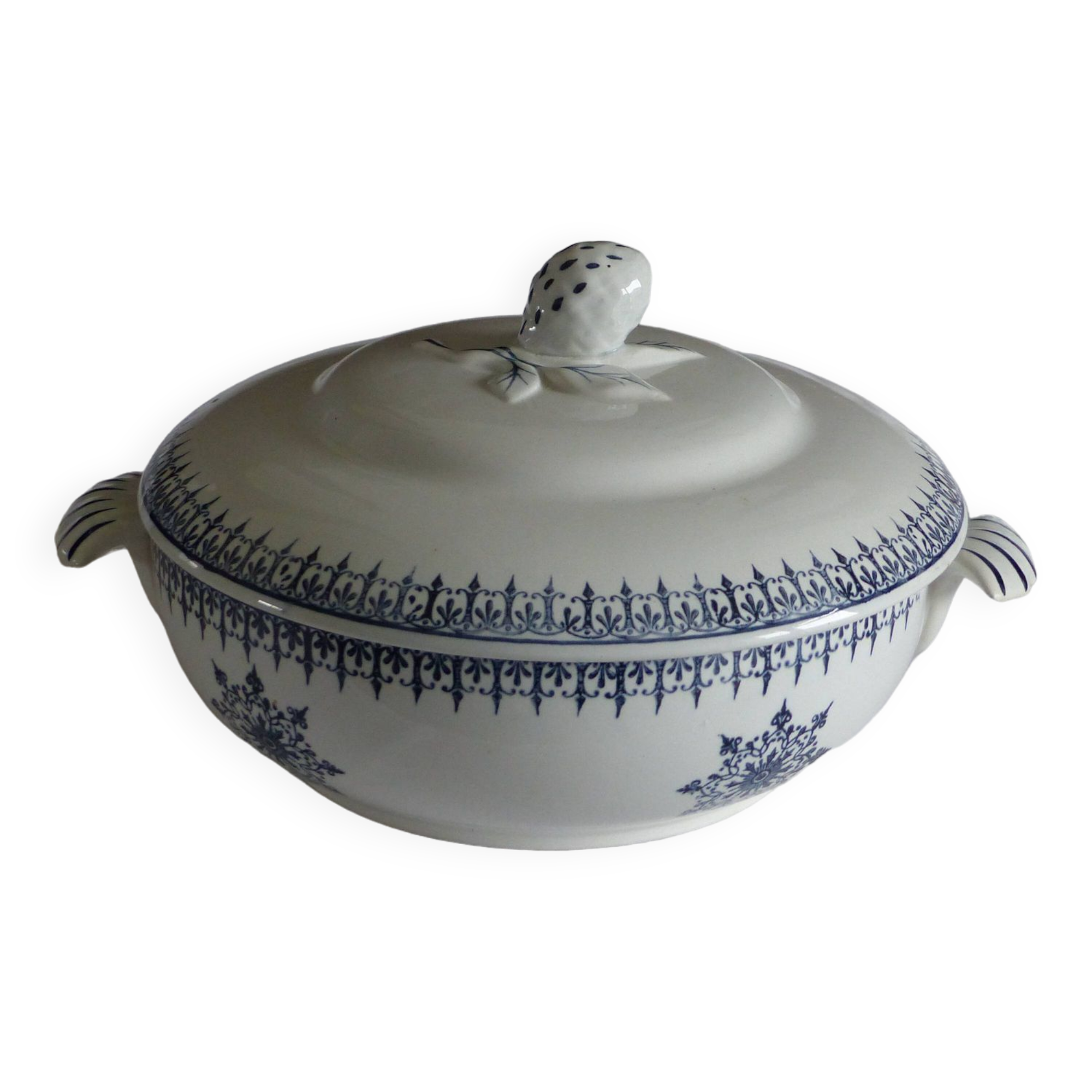 St Amand earthenware tureen.