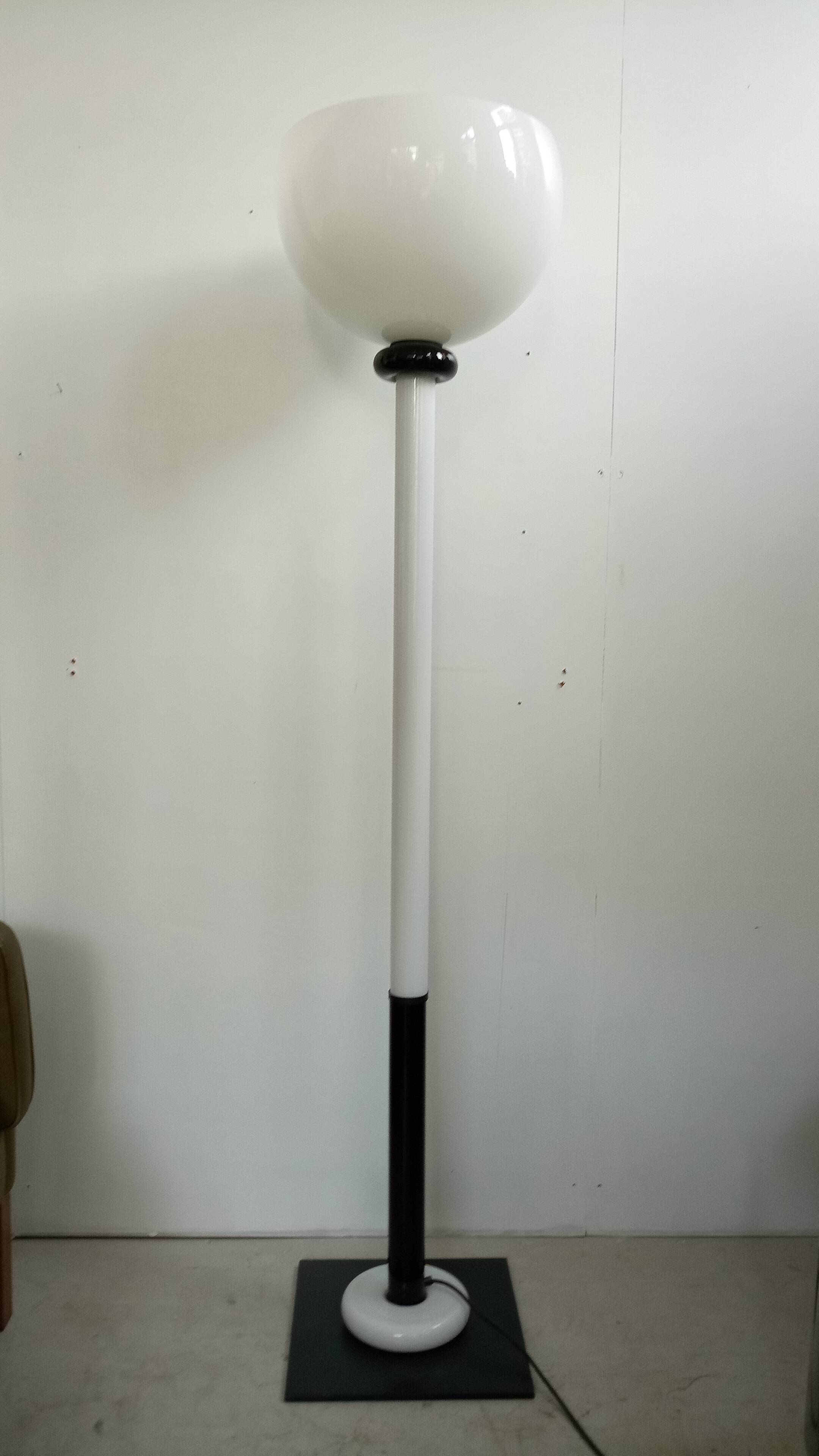 Rare signed Glass Floor lamp by Venini, italy