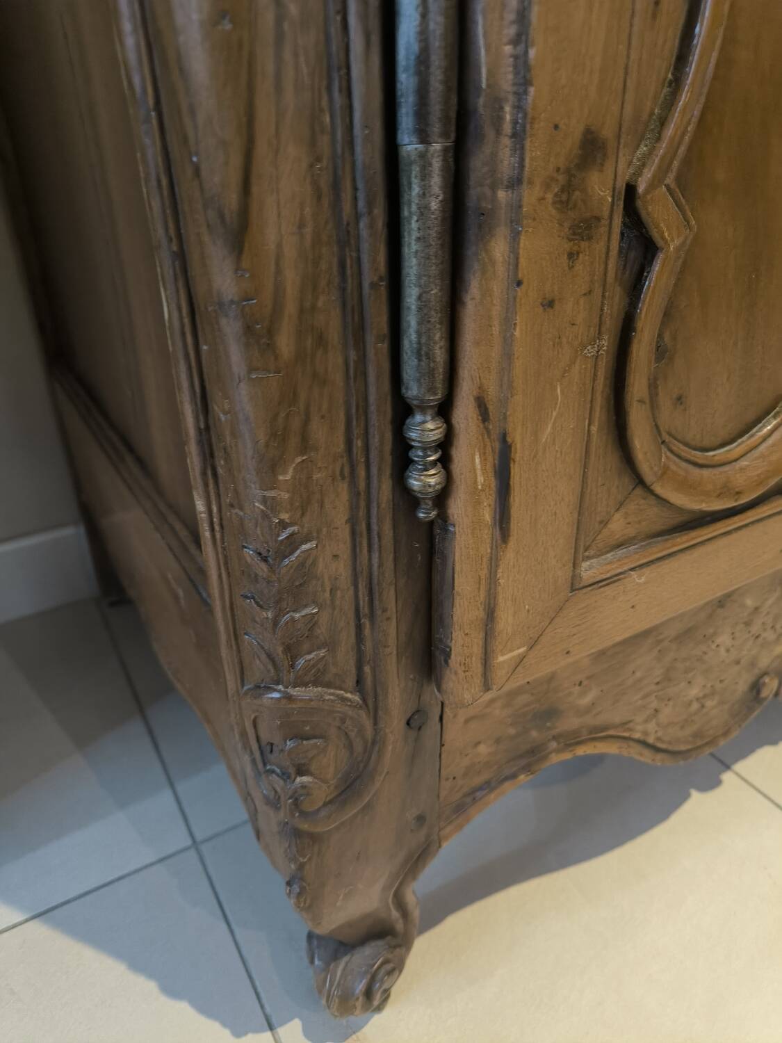 Walnut Louis XV wardrobe from the 18th century.