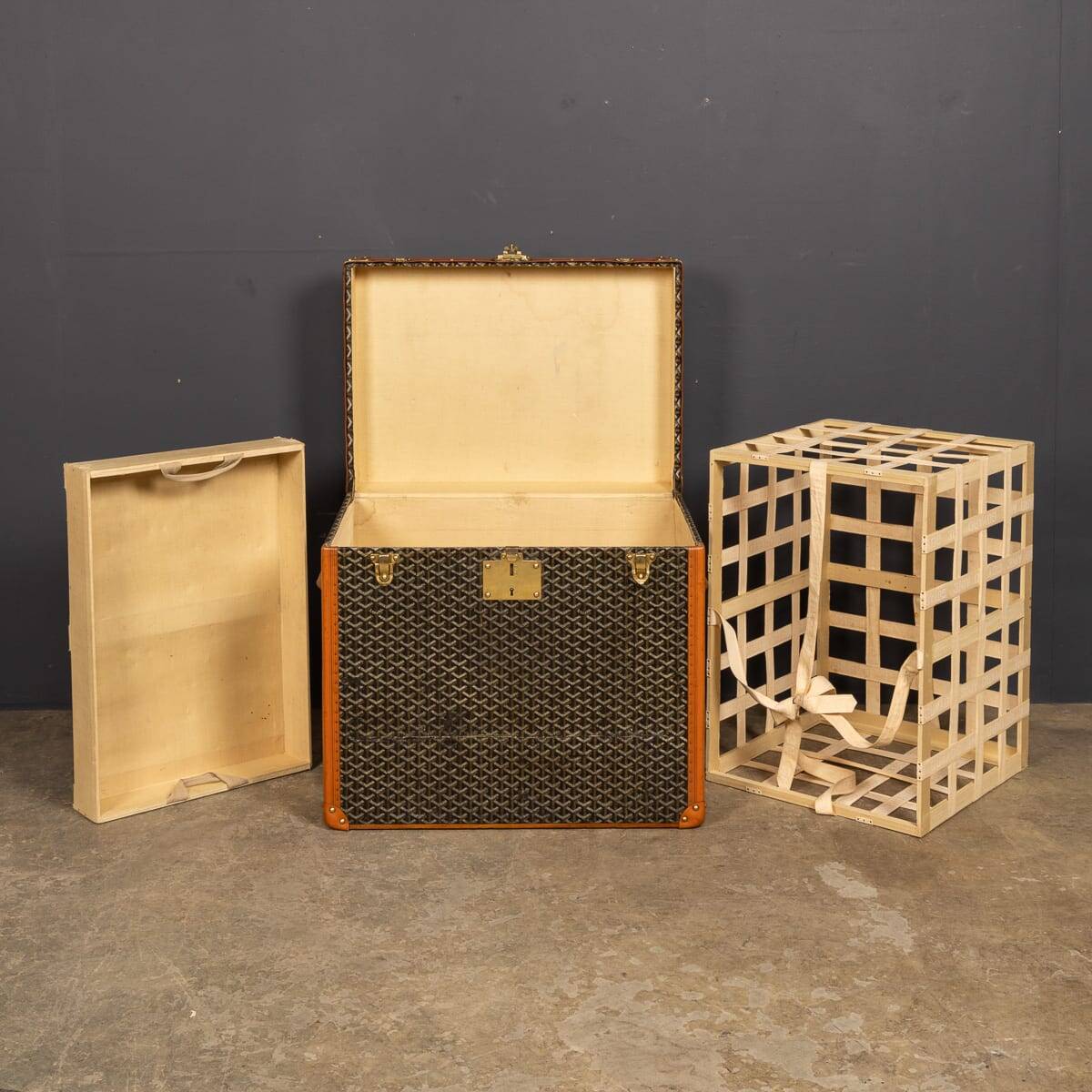 Antique 20thC French Hat Trunk In Chevron Canvas By Goyard, Paris c.1920