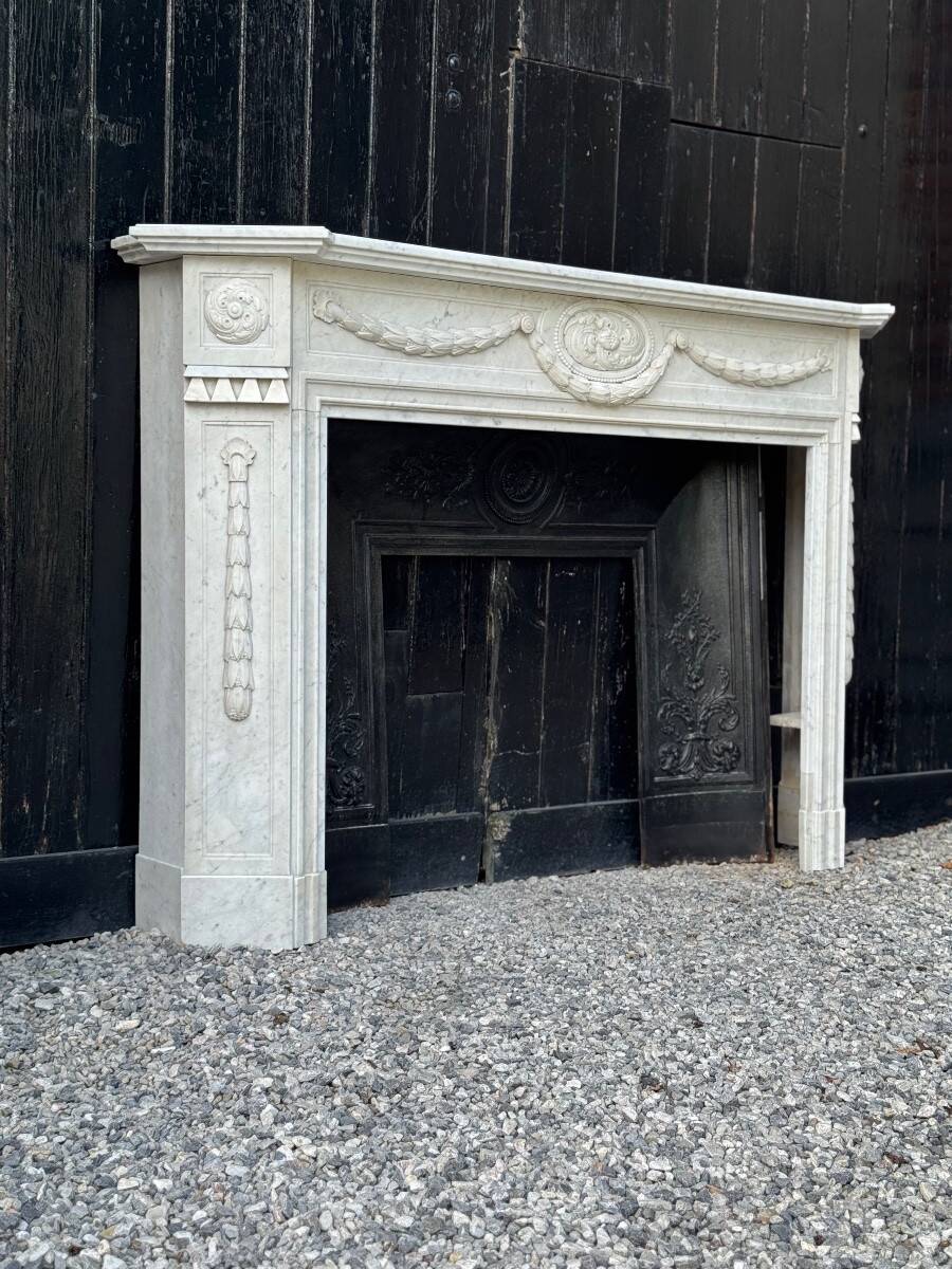 Louis XVI style fireplace in Carrara marble, circa 1880