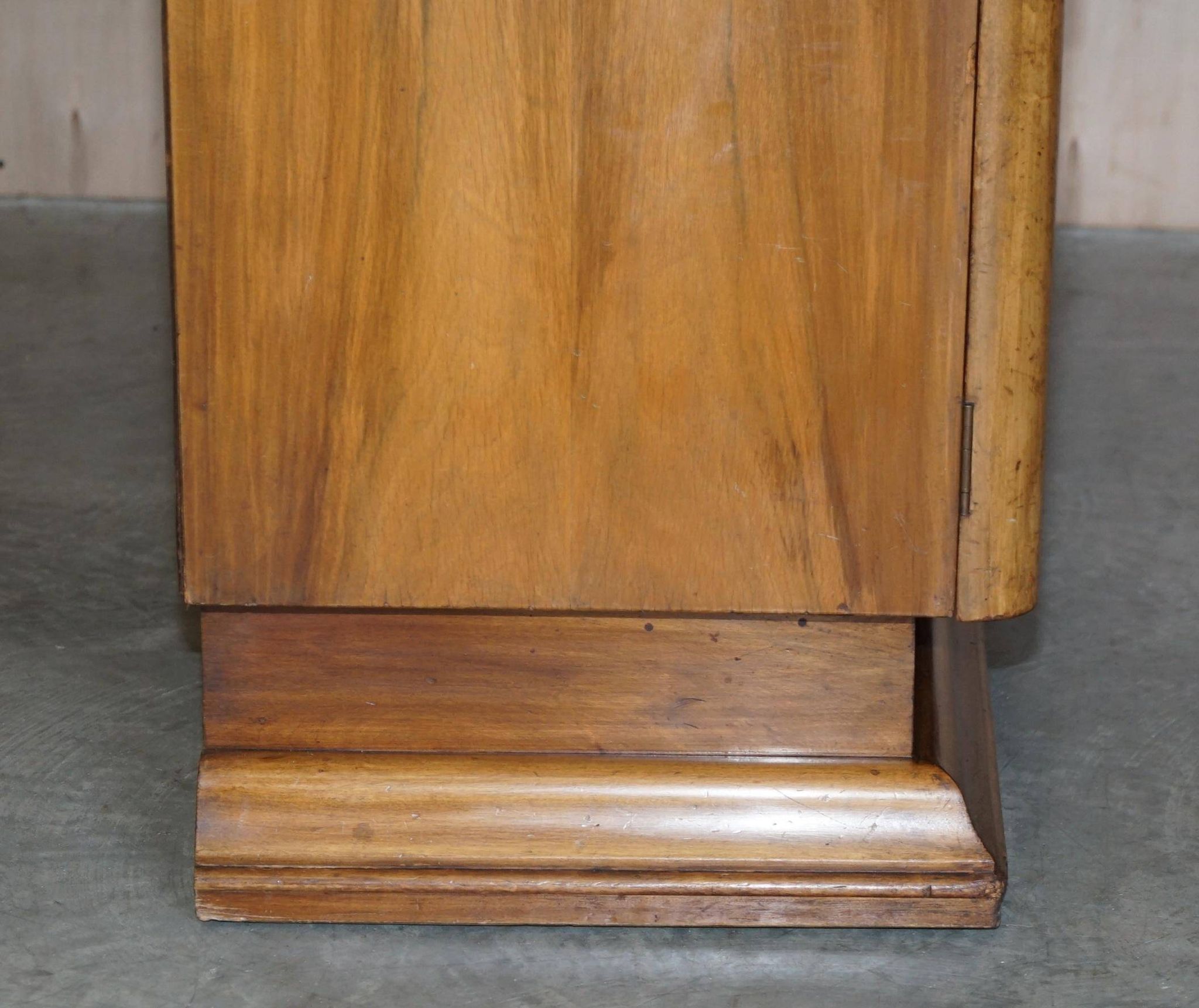 Buffet Art déco en noyer burr avec tiroirs et bar