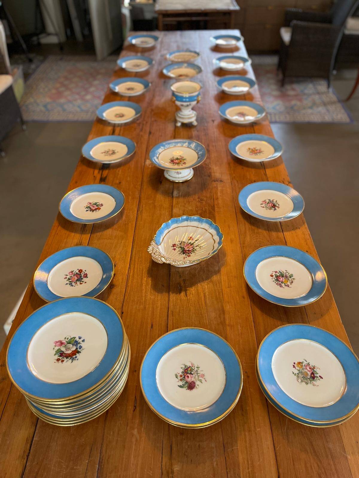 Service ancien de style Napoléon 3– 35 assiettes & pièces de présentation