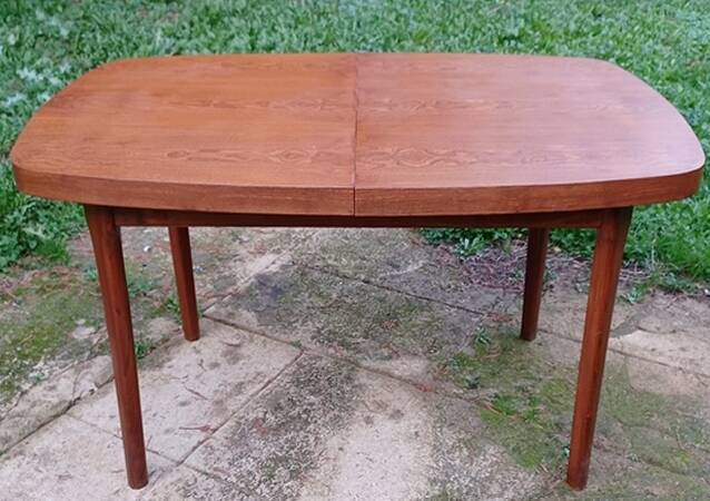 Oval dining table + extension in vintage Scandinavian style