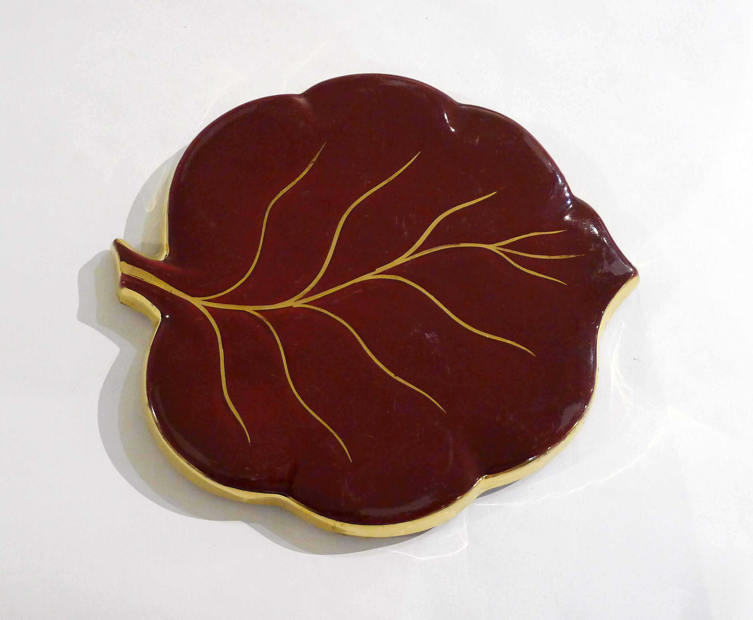 Bottom of flat leaves