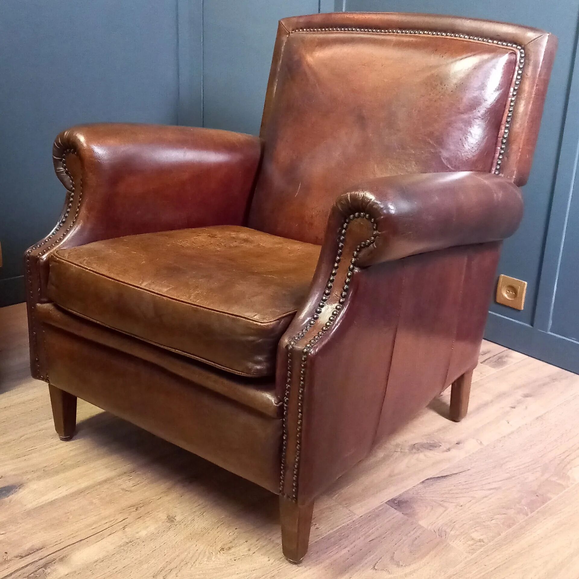 Club armchair in sheepskin in Art Deco style