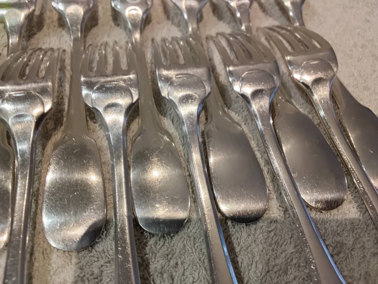 12 silver-plated dessert forks by Christofle Cluny, 17.1cm