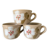 Tasse en grès décor fleur