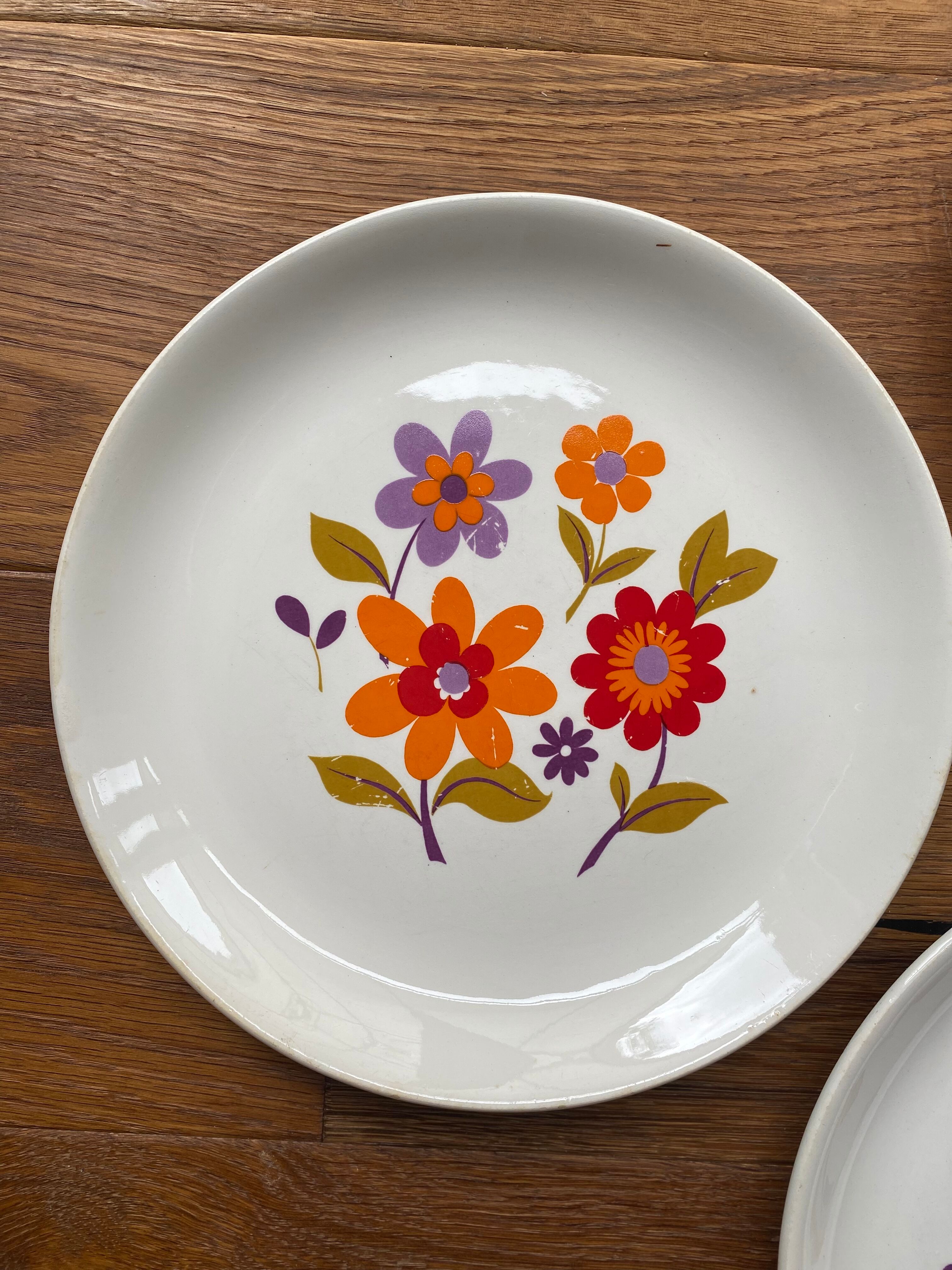 6 old flat plates in French earthenware Moulin des loups