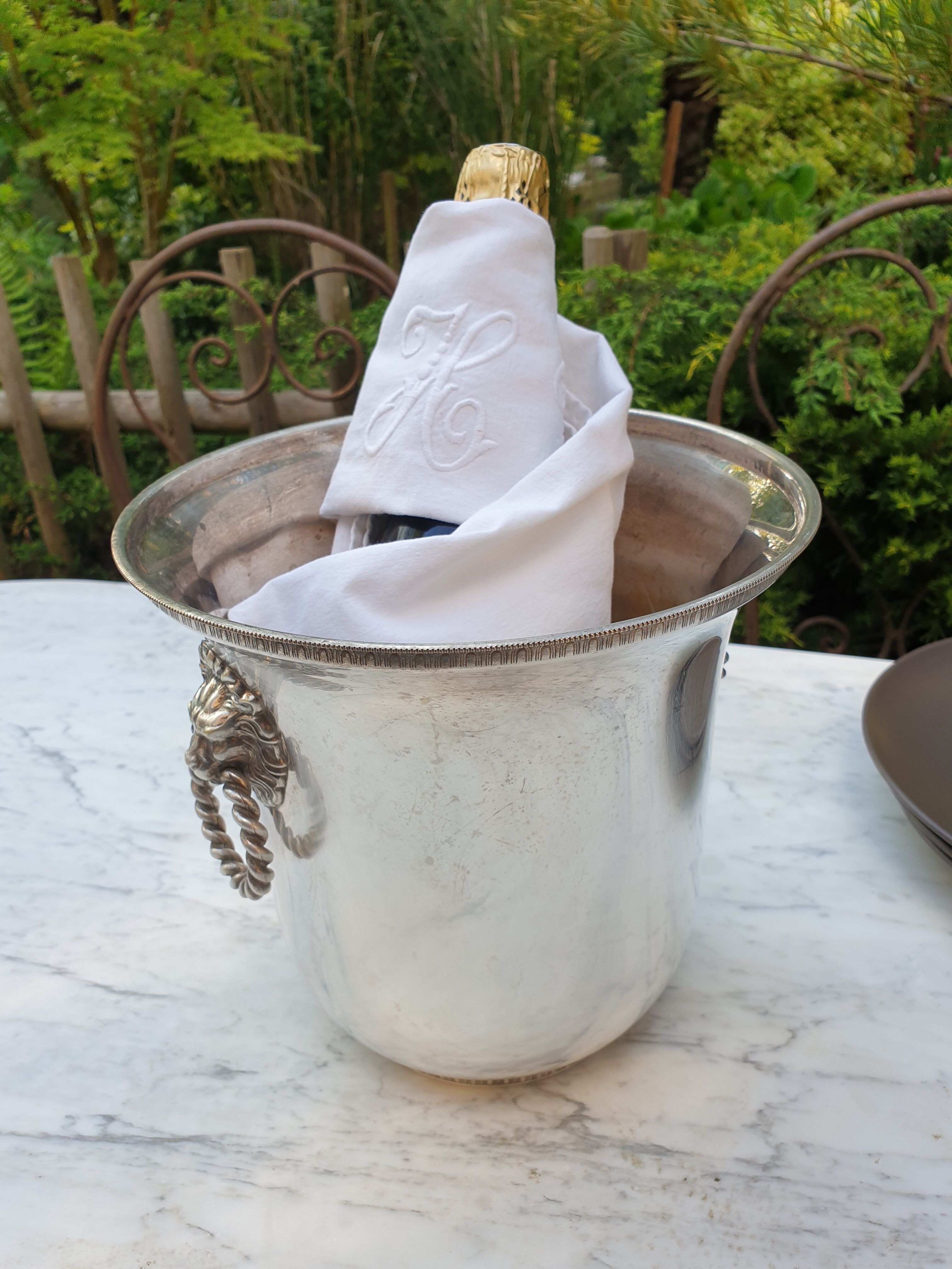 Champagne bucket decoration lion's head in silver metal