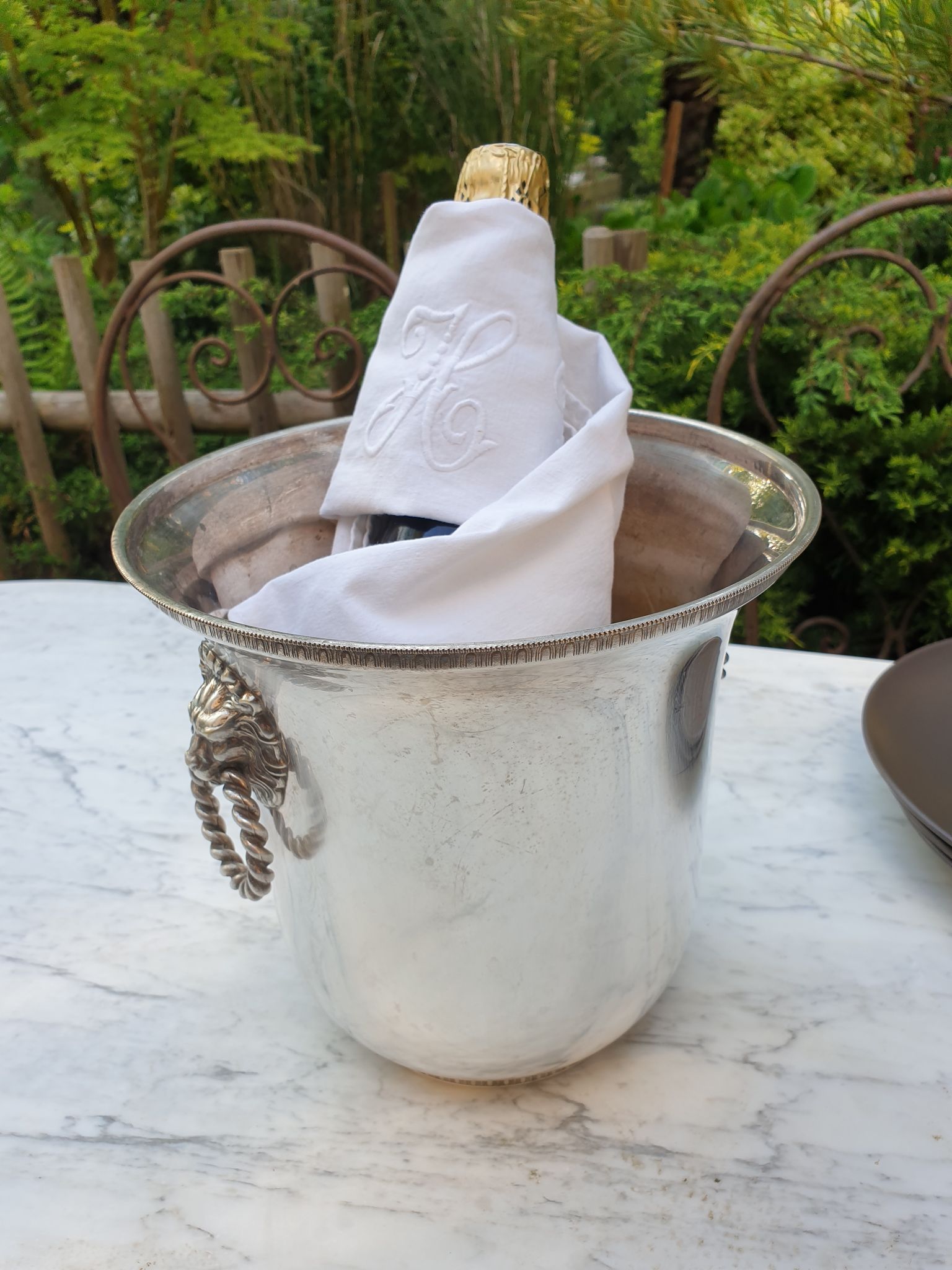 Champagne bucket decoration lion's head in silver metal