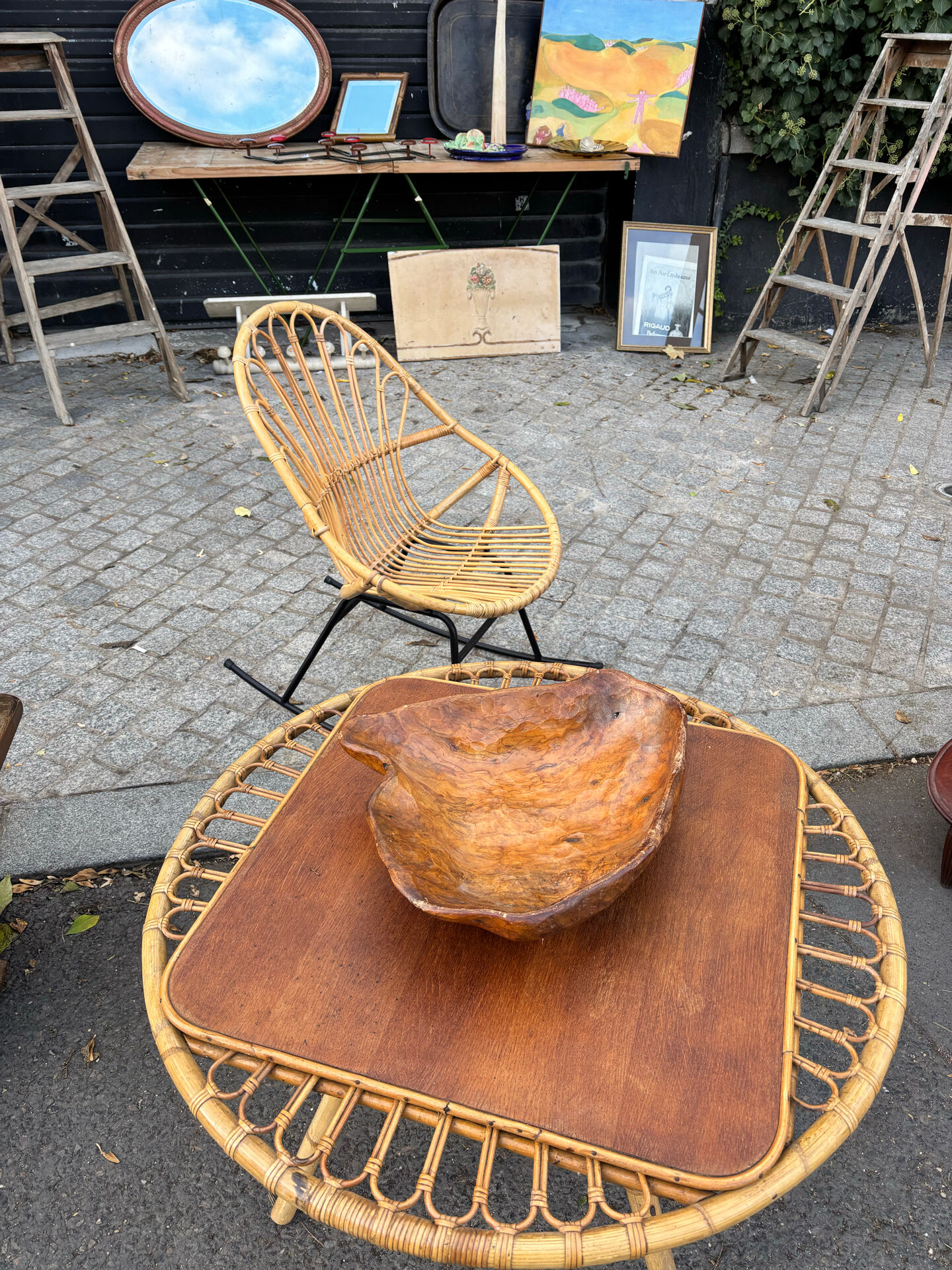 "Trampoline" round coffee table in 1960s rattan