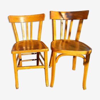 2 chaises bistrot dont une baumann