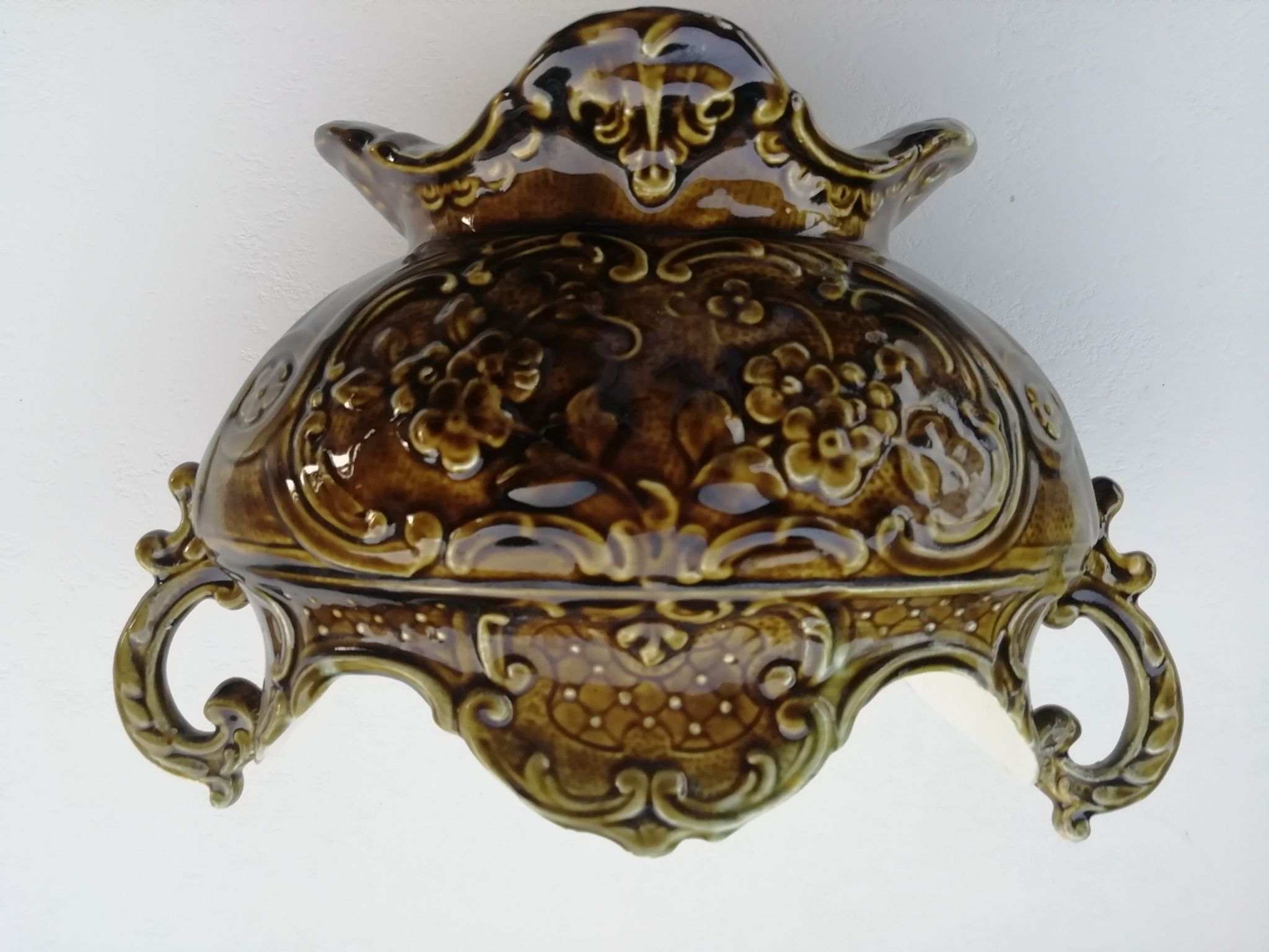 Jardinière en barbotine