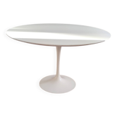 Tulip table by Eero Saarinen for knoll