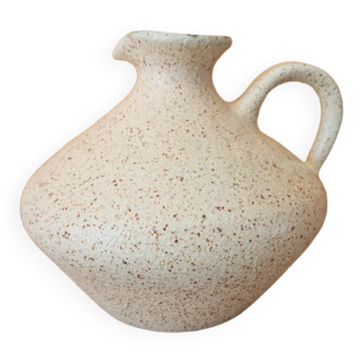 Pot-shaped pitcher in cream ceramic sandblasted with small brown dots, Manufacture d'Accolay