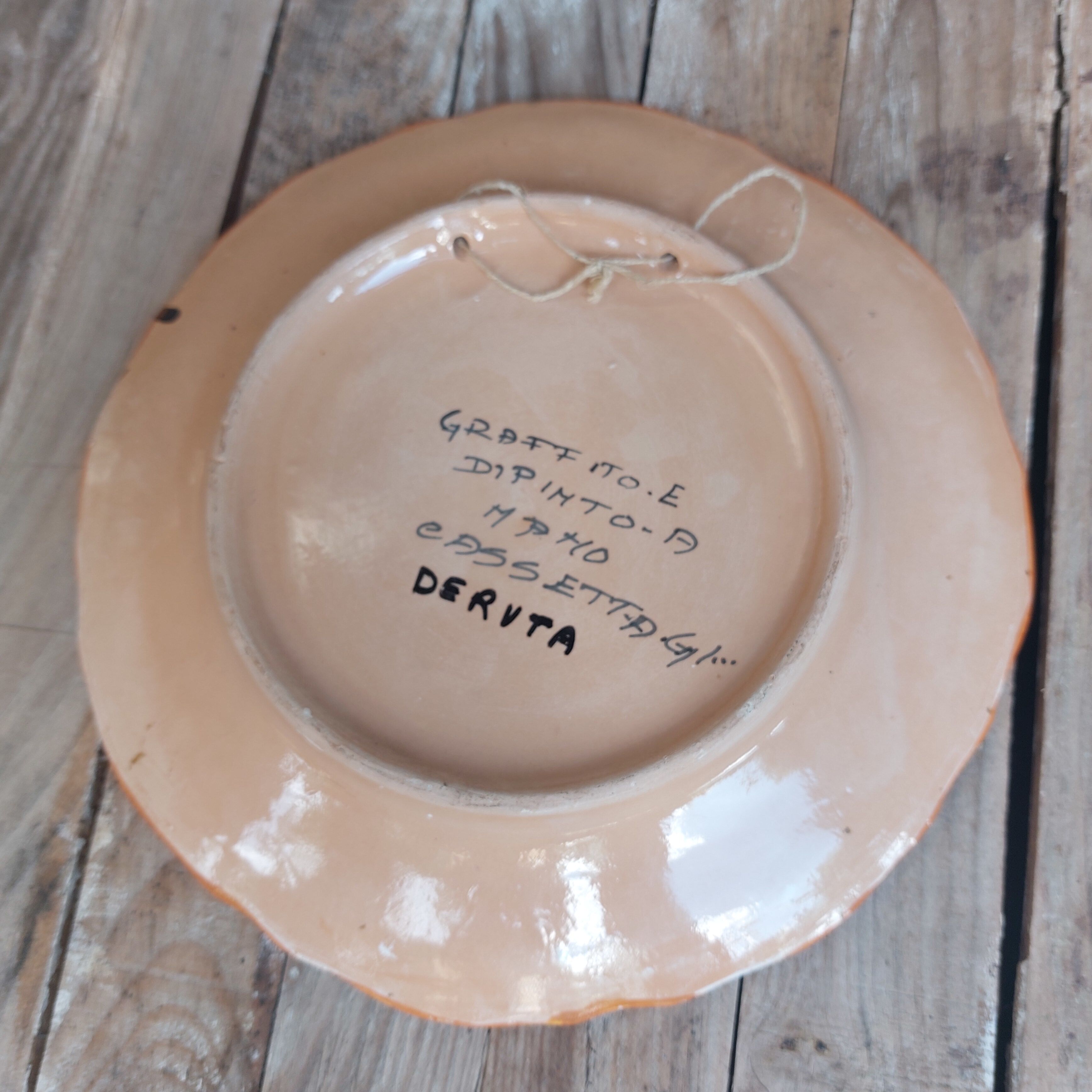 Decorative Italian majolica plate