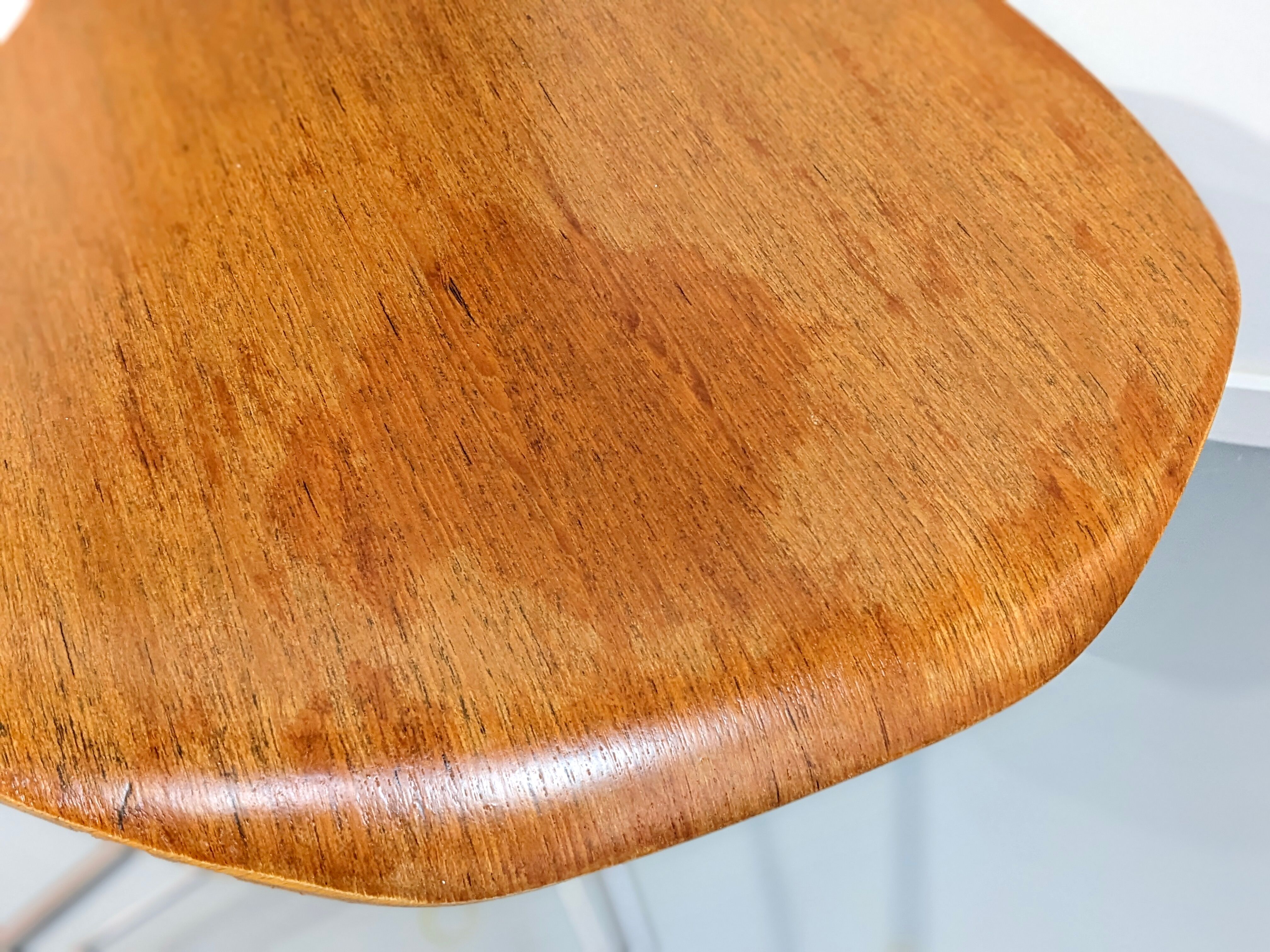 Office chair model hammer N°3103" by Arne Jacobsen