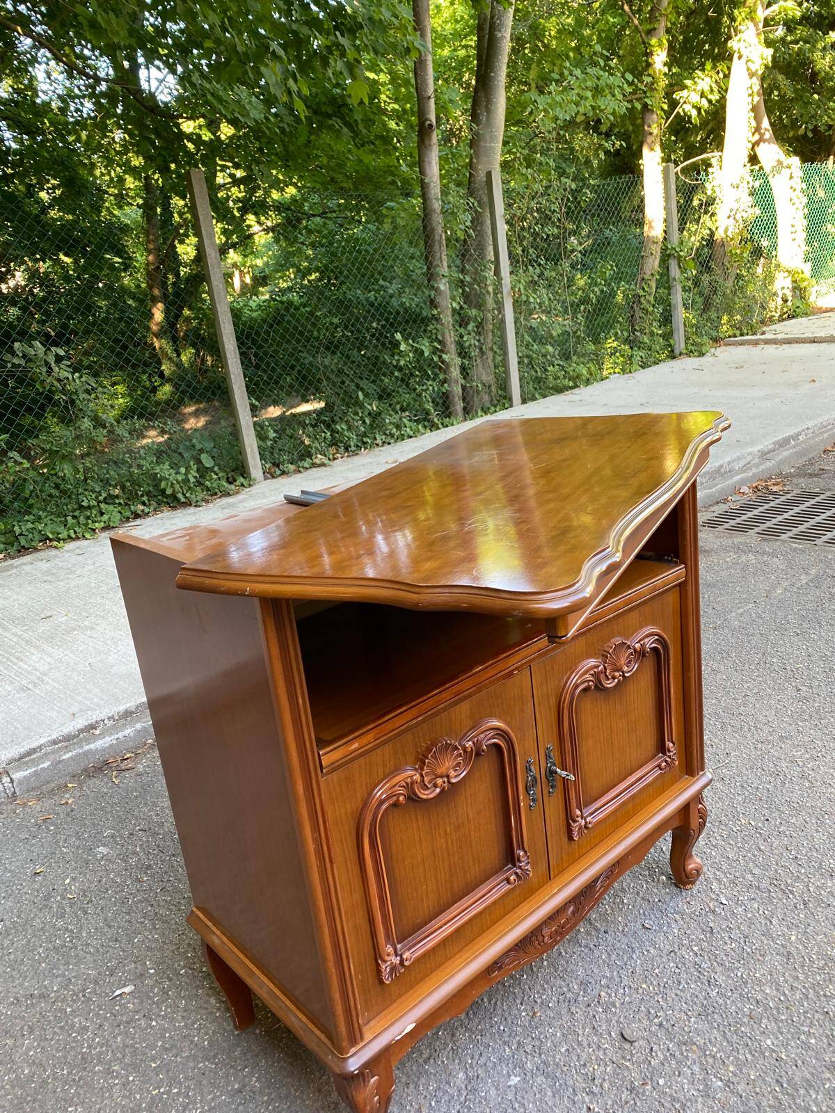 Louis XV wooden sideboard with 2-door TV cabinet