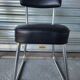 Paire de chaises bureau skaï noir et chrome vintage en très bon état
