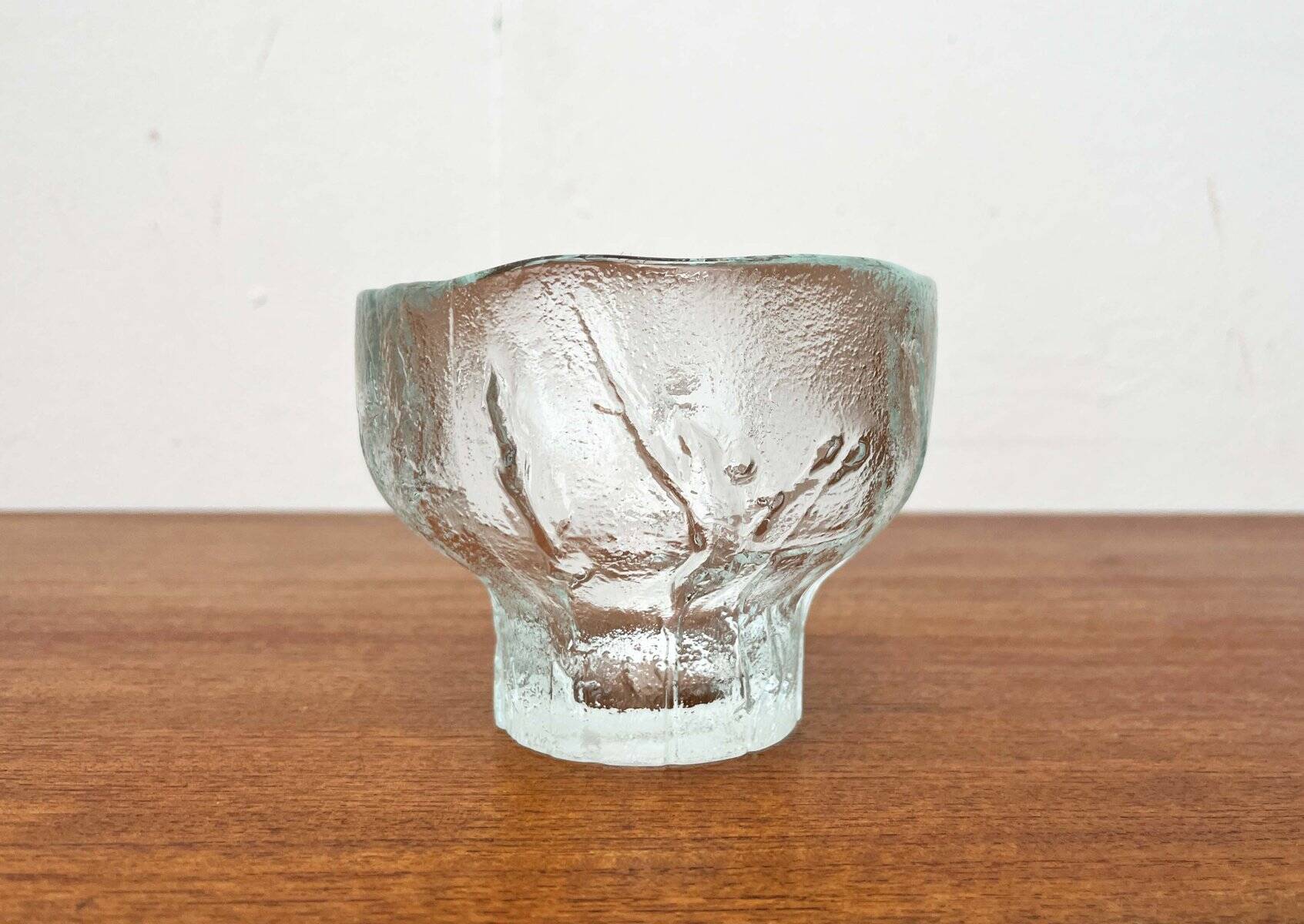 Modern glass bowl from the mid-century by Heiniä Kainalossa for Humppila, Finland, 1960s.