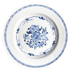 Assiette plate en porcelaine