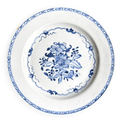 Assiette plate en porcelaine peinte à la main, Asie XIXème s.