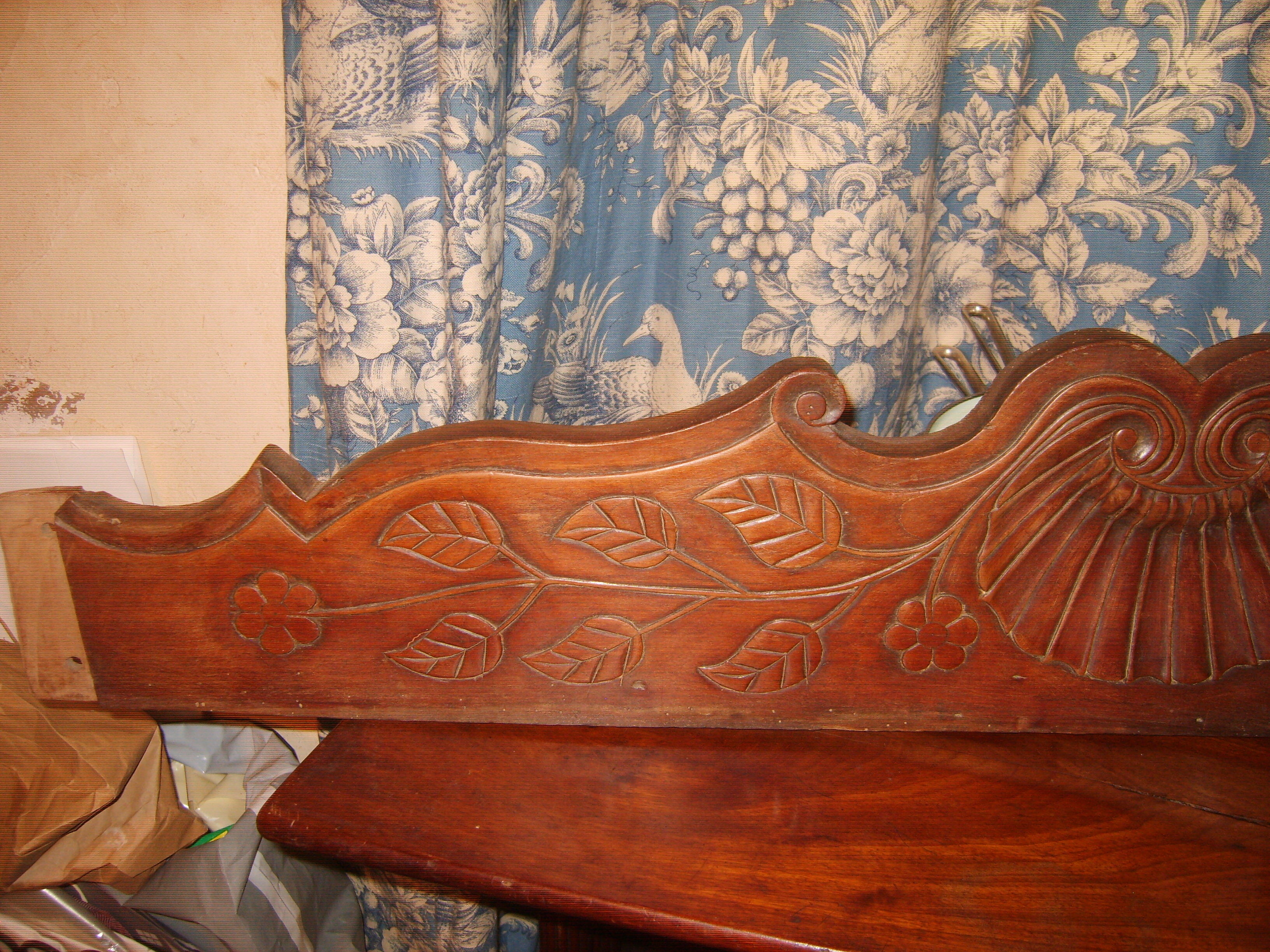 Fronton shell in cherry