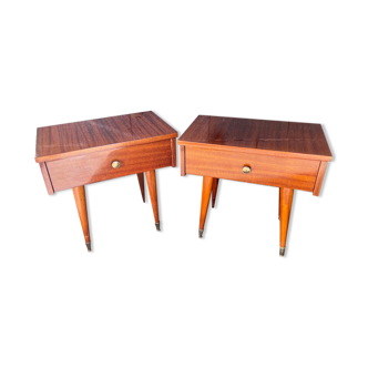 Paire de tables de chevet ou de nuit en acajou laqué aux pieds compas