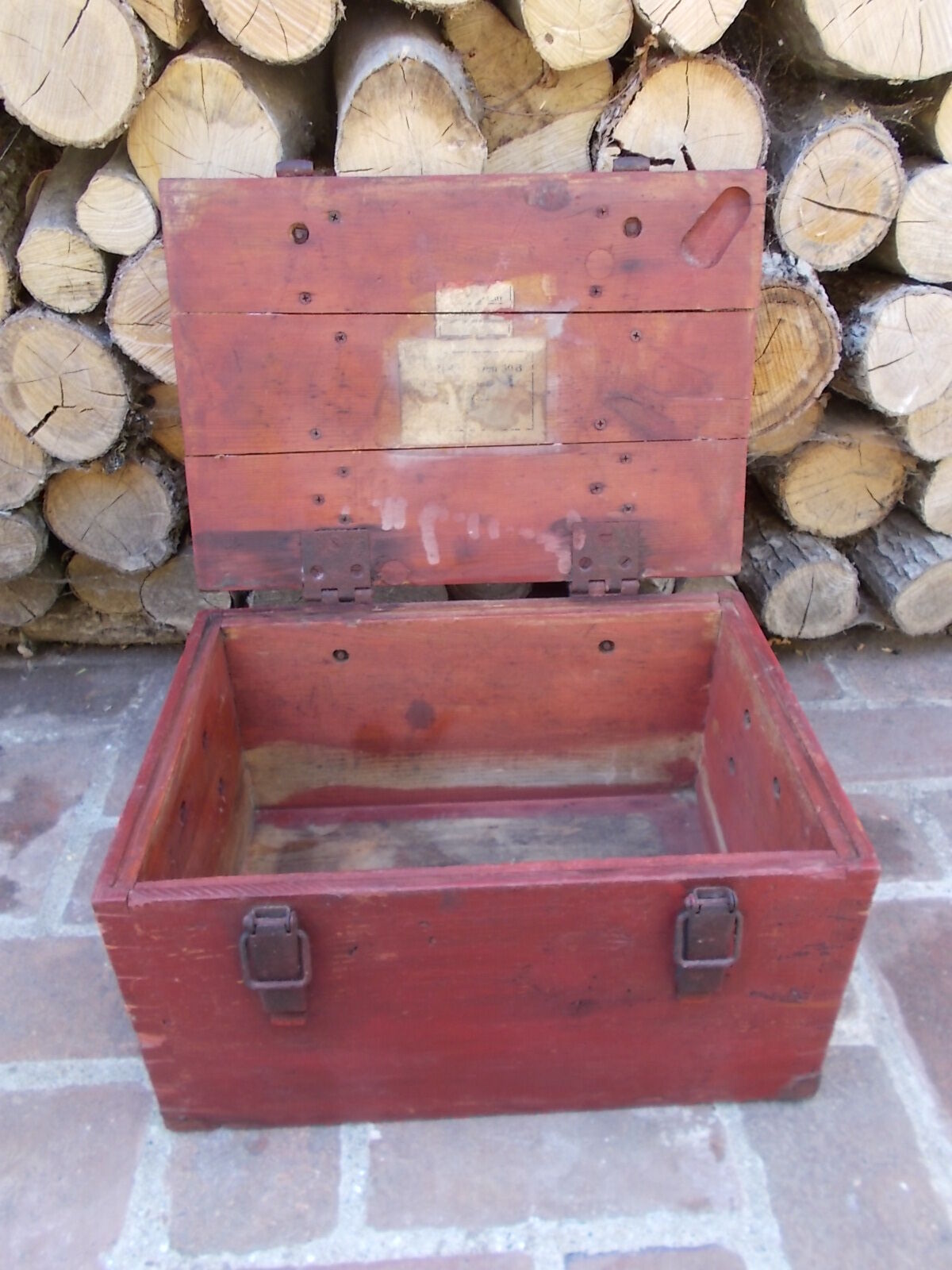 small trunk trunk