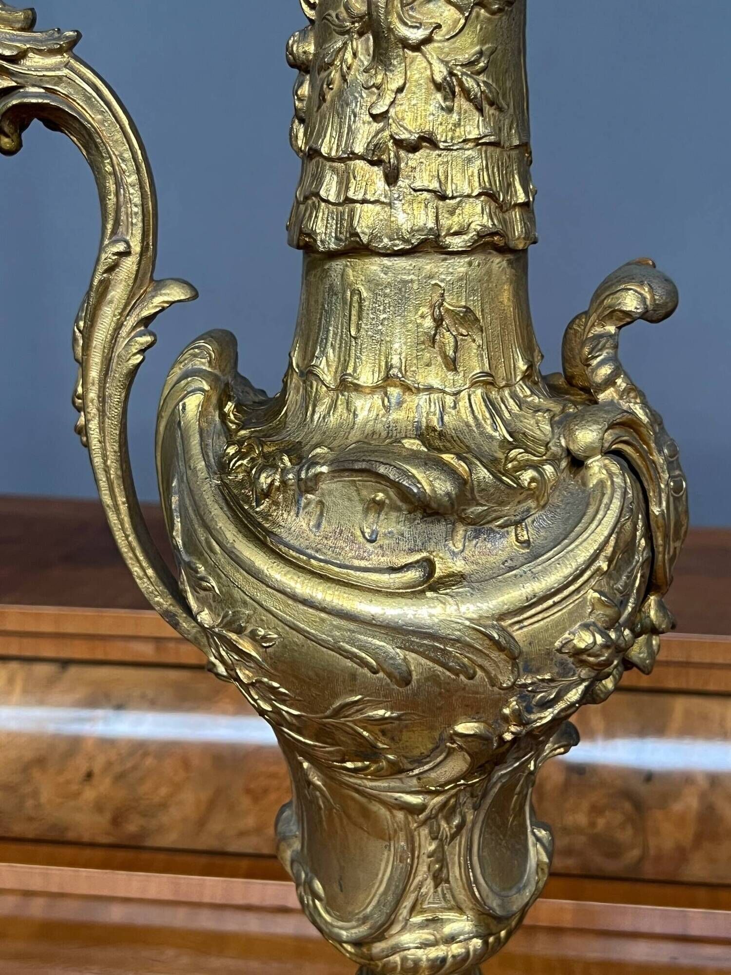 Pair of decorative vases. Solid gold metal.