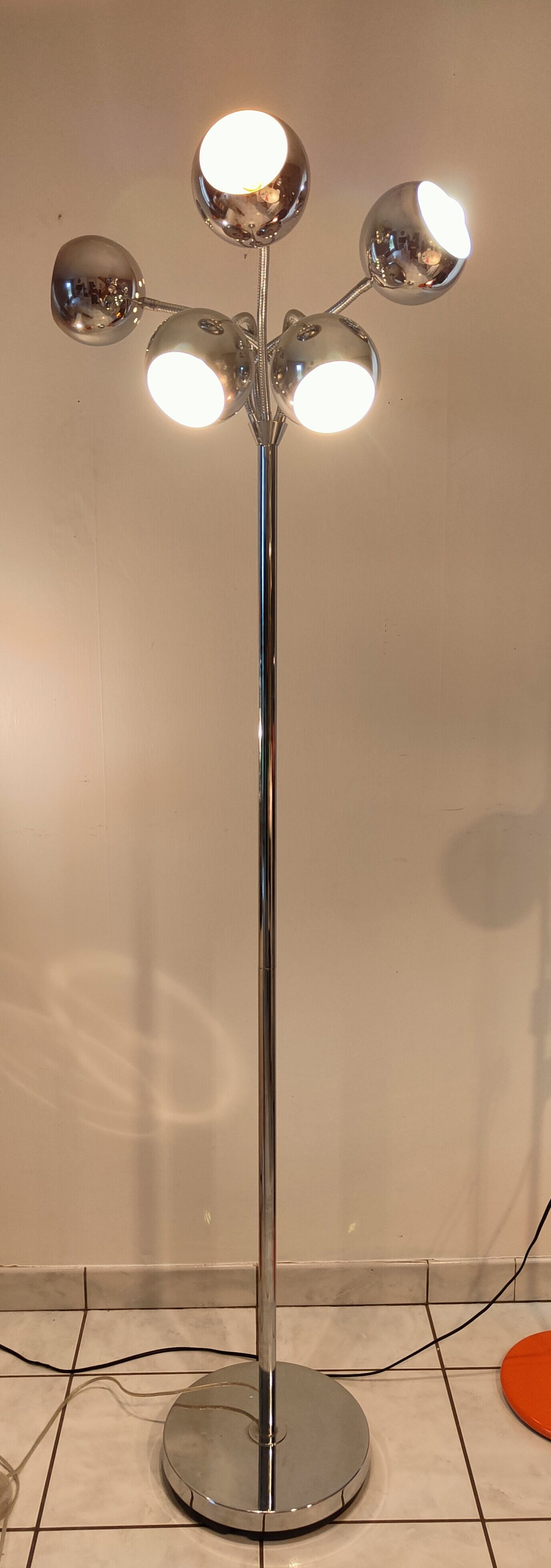 Articulated eyes ball floor lamp