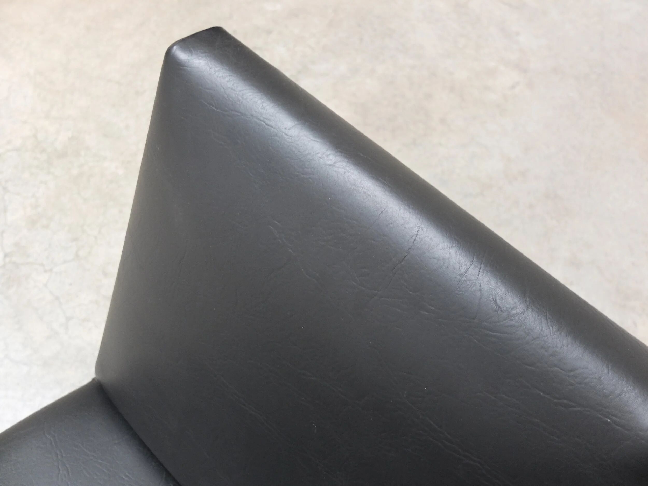 Pair of 'Visiteur' easy chairs by Pierre Guariche for Meurop, 1961