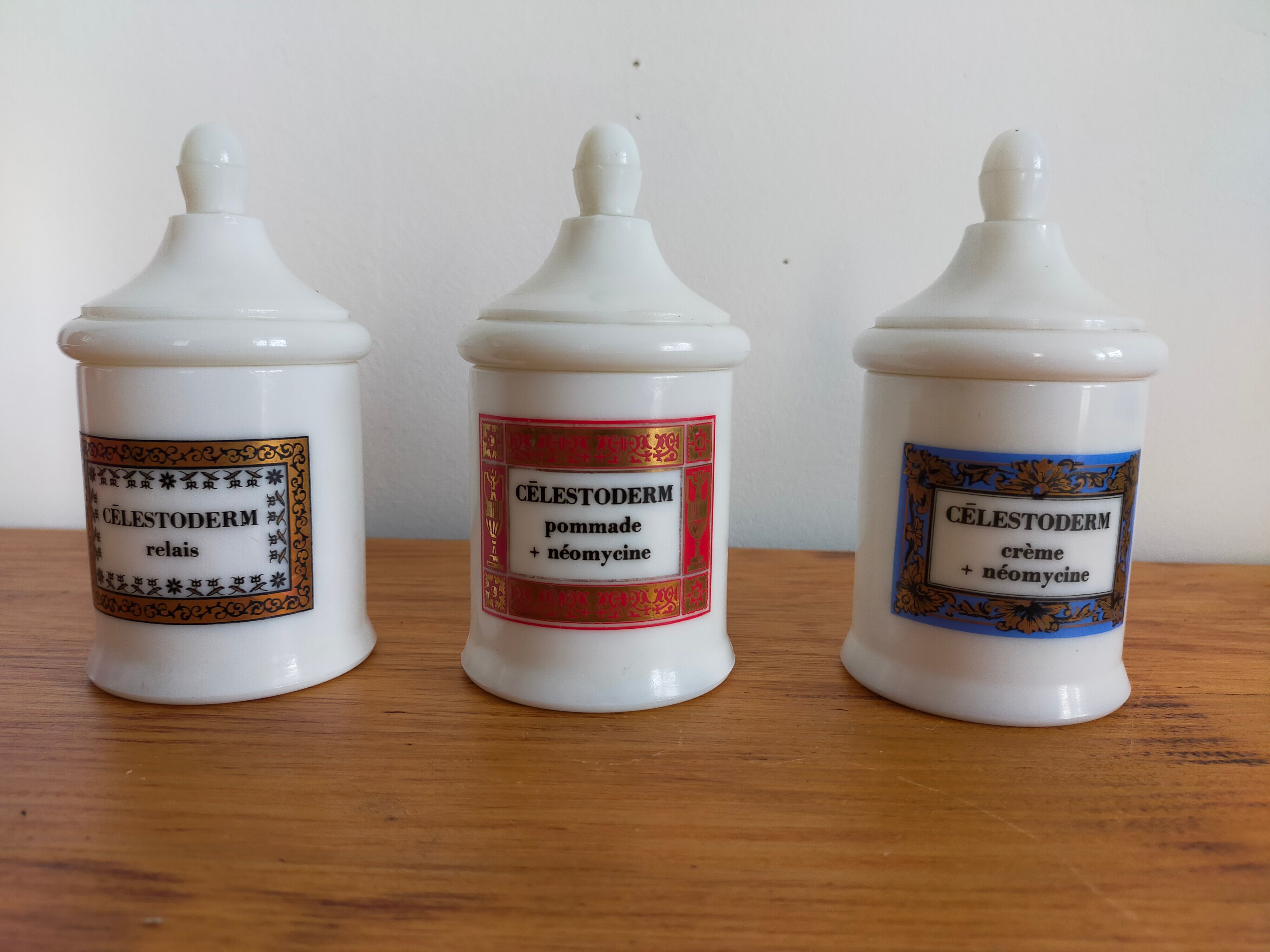 Set of 3 vintage pharmacy jars in apothecary opaline