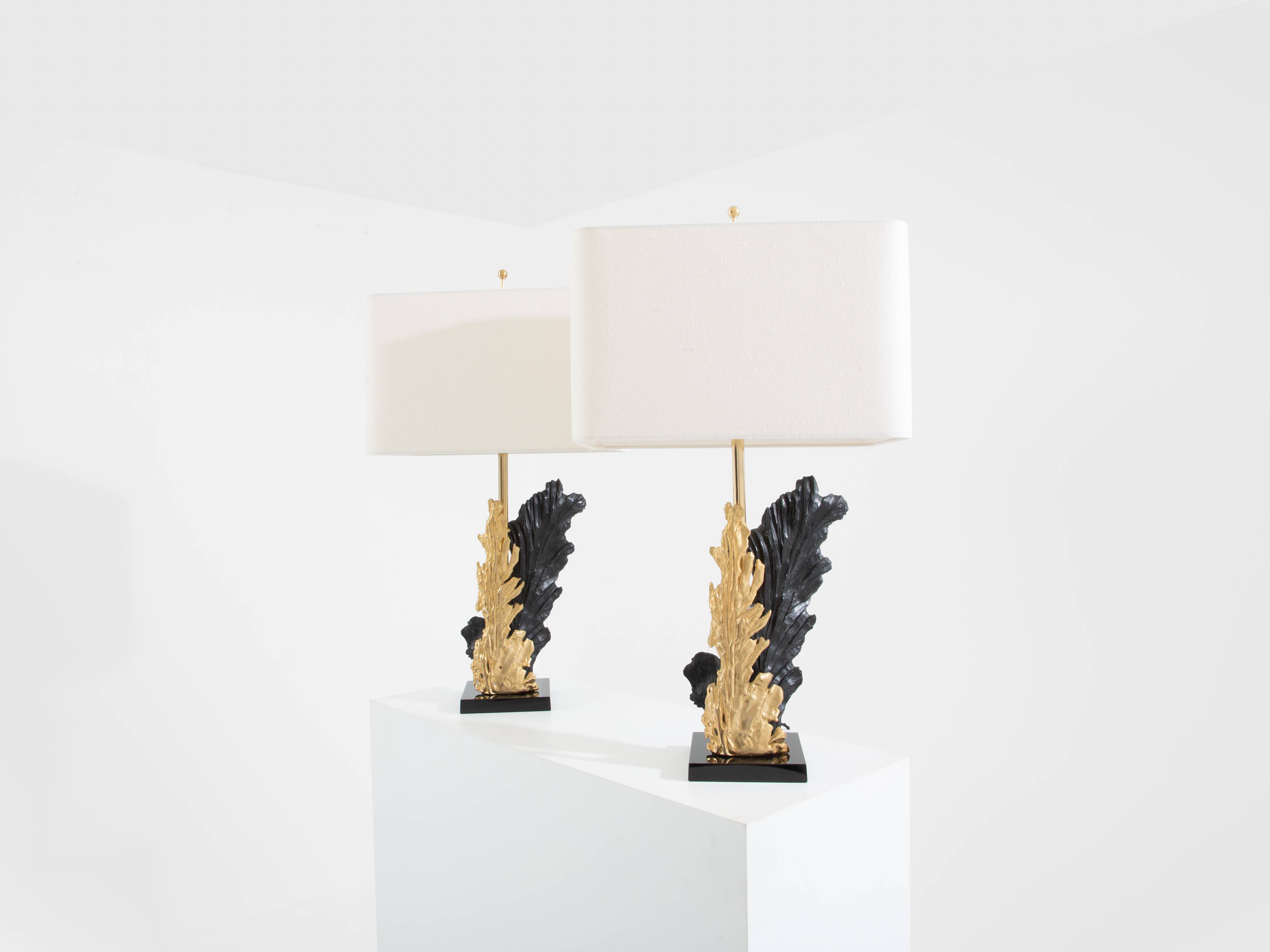 Paire de lampes bronze et résine de Philippe Cheverny 1970s