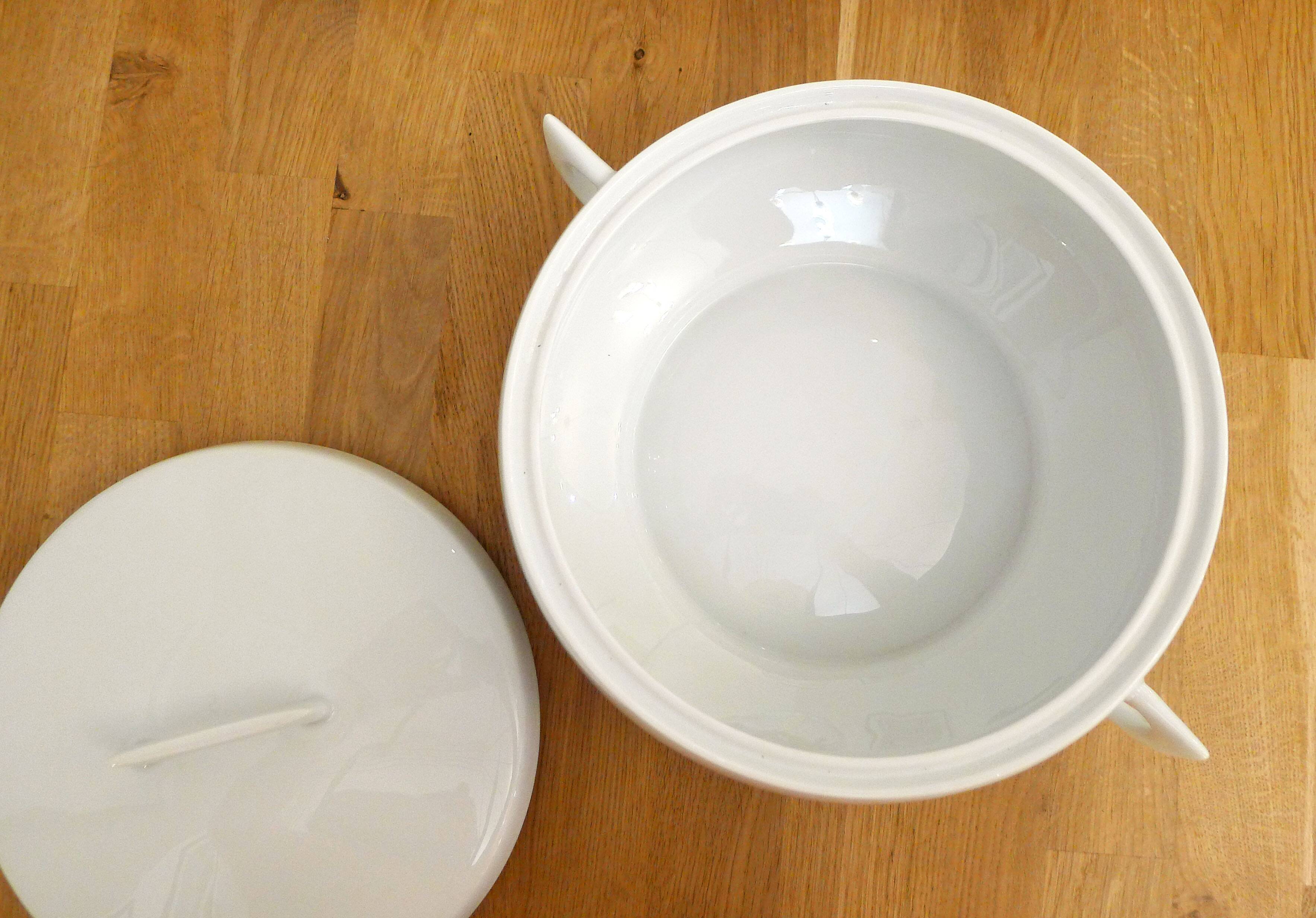 Vegetable dish Ariès design R.Loewy