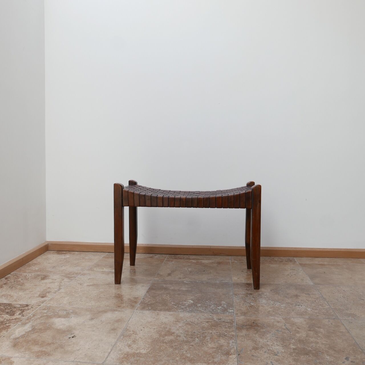Tabouret en cuir du milieu du siècle
