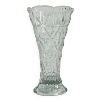 Transparent chiseled vase
