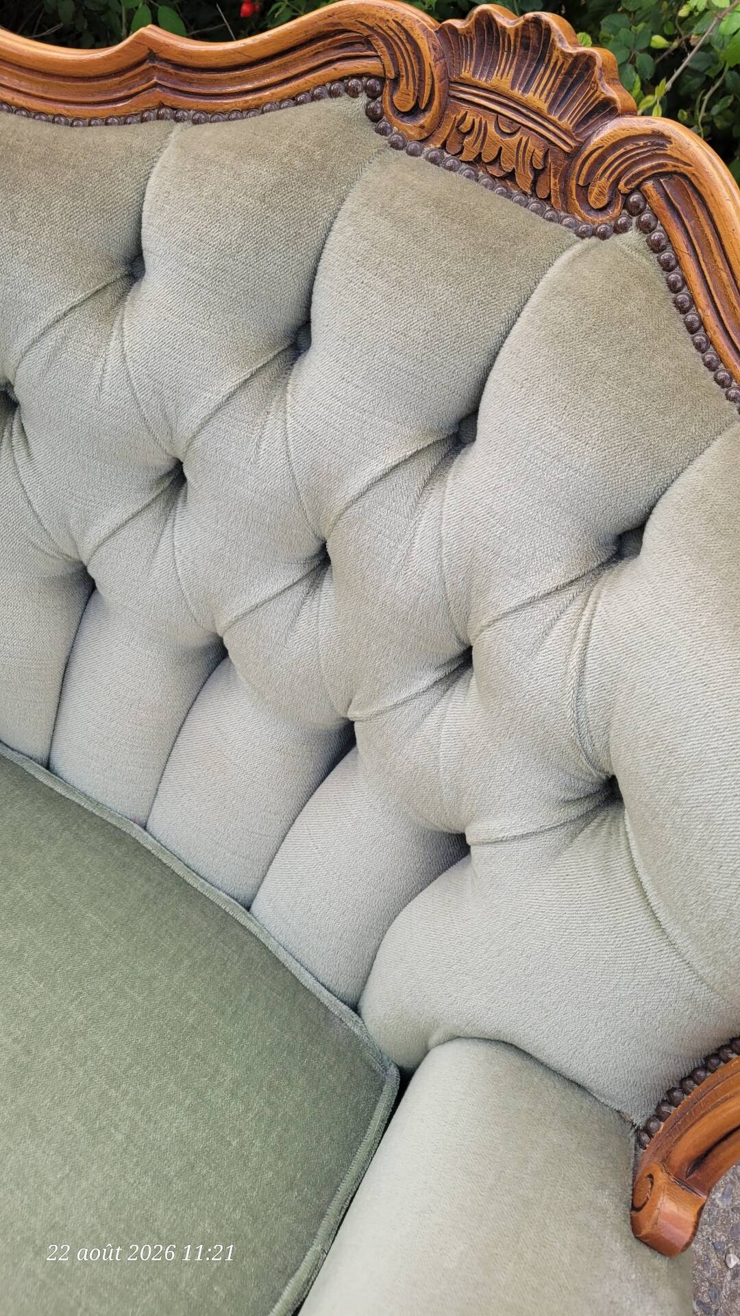 Fauteuil ancien Louis XV  en velours vert d eau