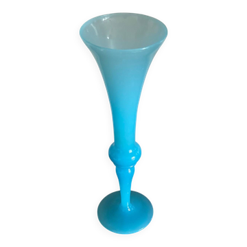 Vase soliflore en opaline