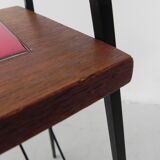 Table à carreaux vintage avec porte-journaux, porte-revues
