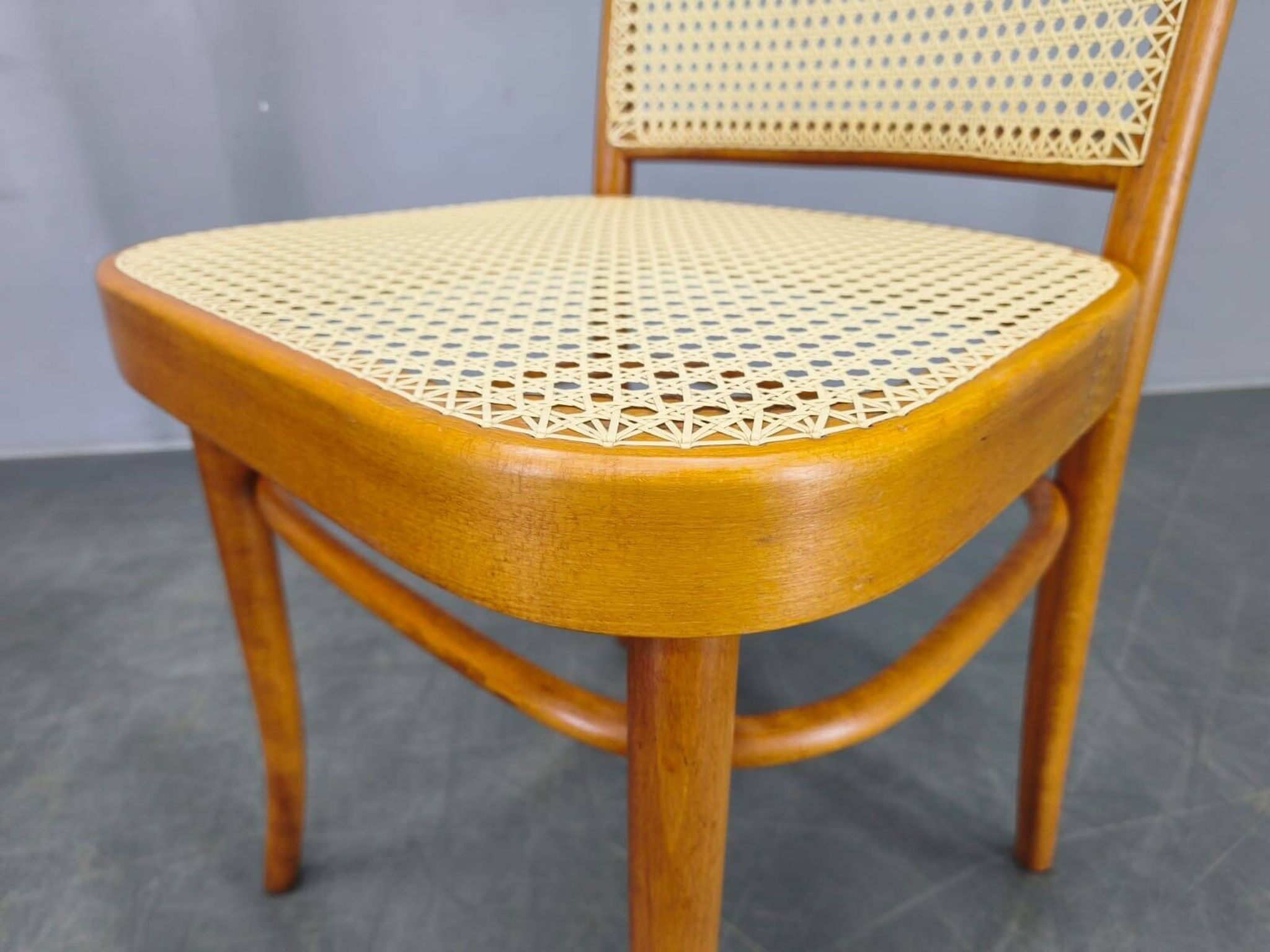 Ensemble de 4 Chaises en Bois Cintré No. 811 après Hoffmann, années 1990