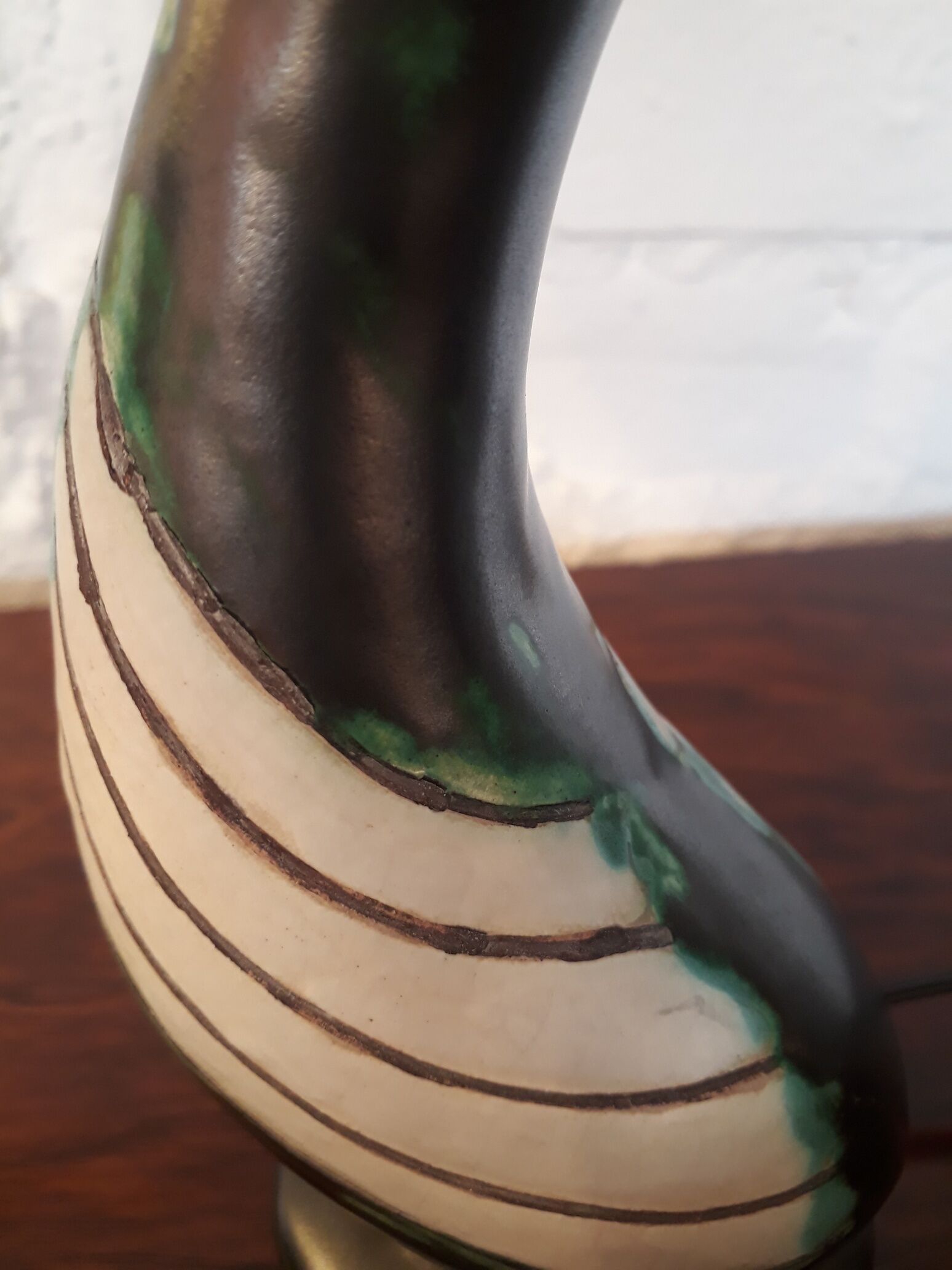 Small ceramic duck lamp