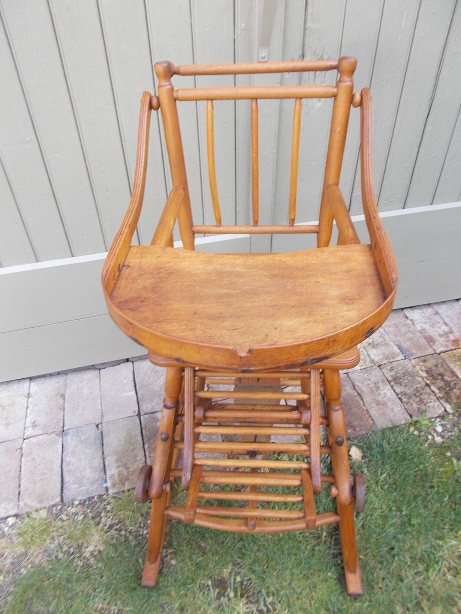 Ancienne chaise haute pour enfant Luterma