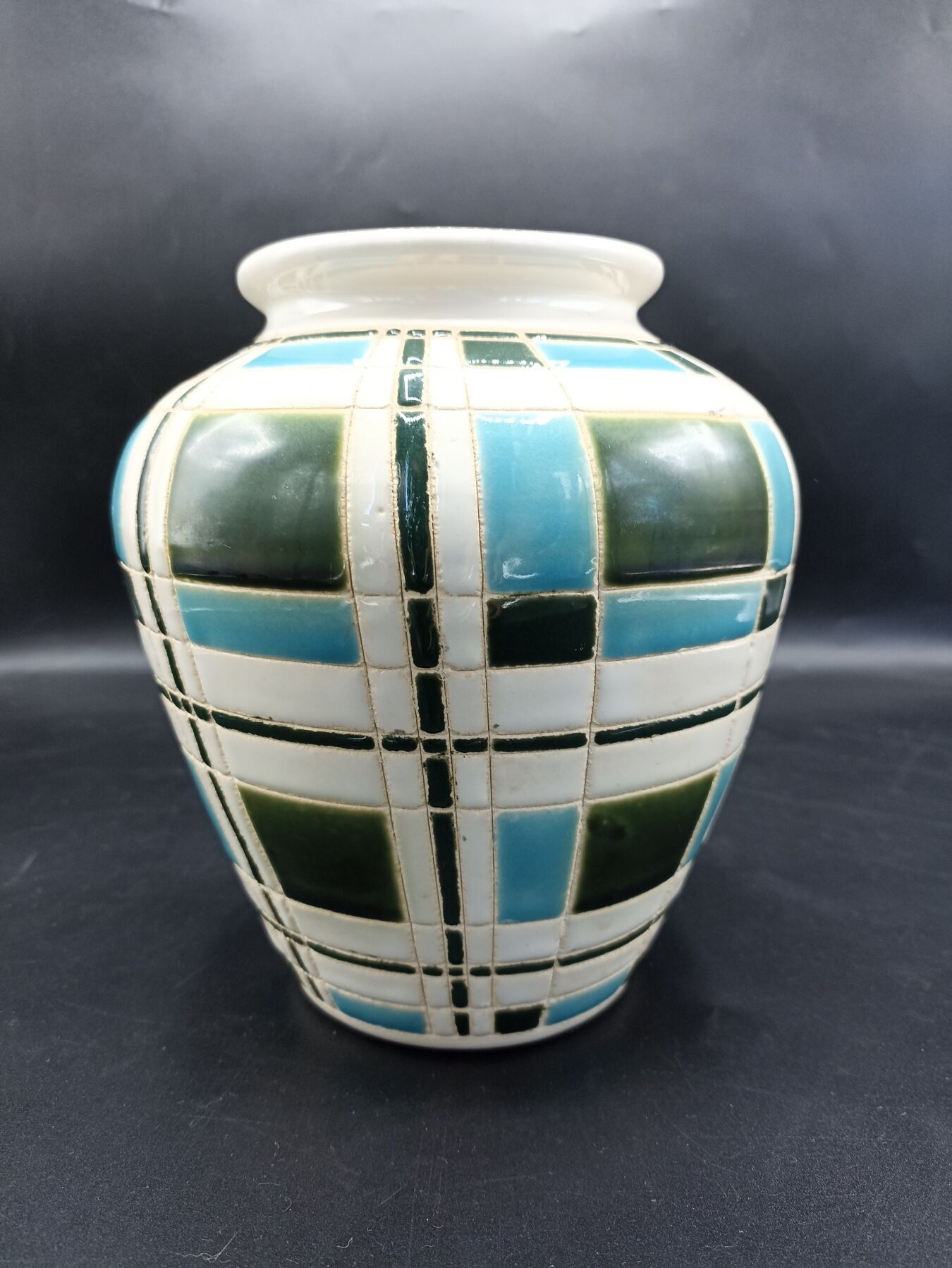 Vase en céramique émaillé à carreaux