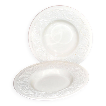Wedgwood lot de 2 assiettes creuses pasta faïence moulée Patrician guirlande England