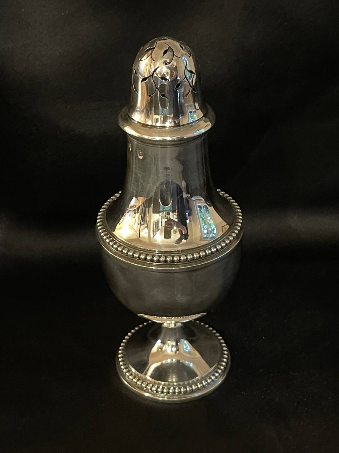 Solid silver sprinkler, neck brace hallmark, very good condition